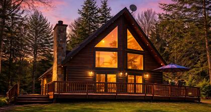 Lakefront Lodge near Pictured Rocks – Peaceful, with Kayaks and Pizza Ovens