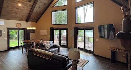 Waterfront 3BR Lodge on Corner Lake – Peaceful, Private, Perfect