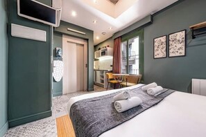 Iron/ironing board, WiFi, bed sheets - Cosy studio located in heart of Born (Barcelona)
