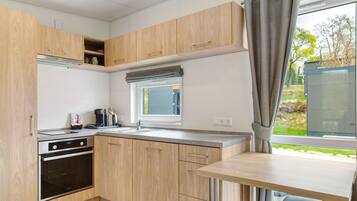 Refrigerador, horno, placa de cocina, cafetera/tetera