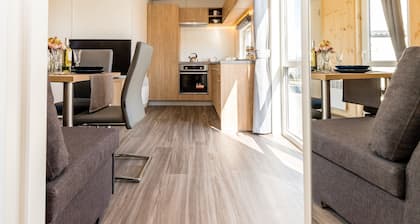 Tiny Home 'Haus Heike' with Mountain View, Wi-Fi and Air Conditioning