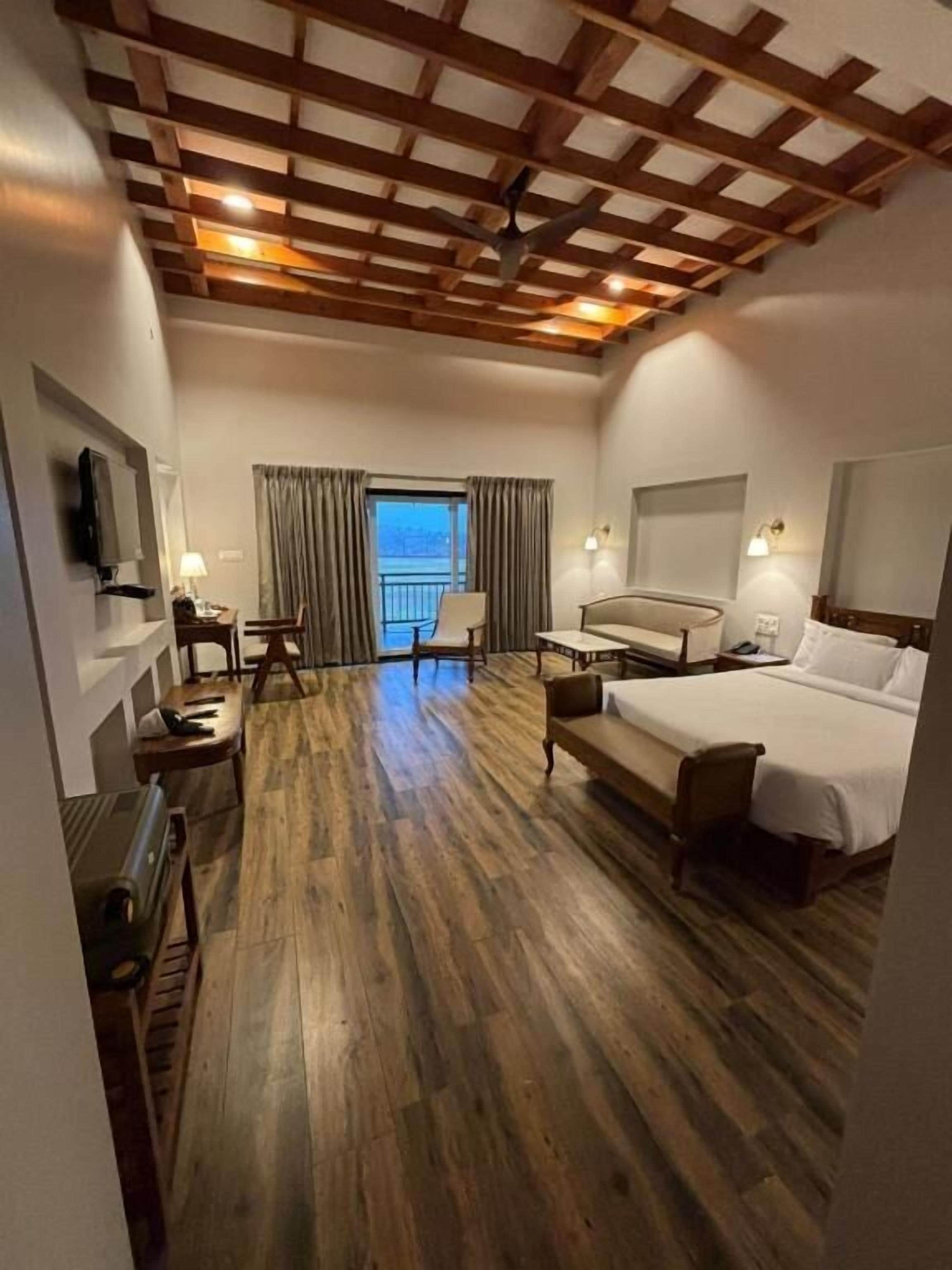 Single Room | In-room safe, blackout drapes, iron/ironing board, free WiFi