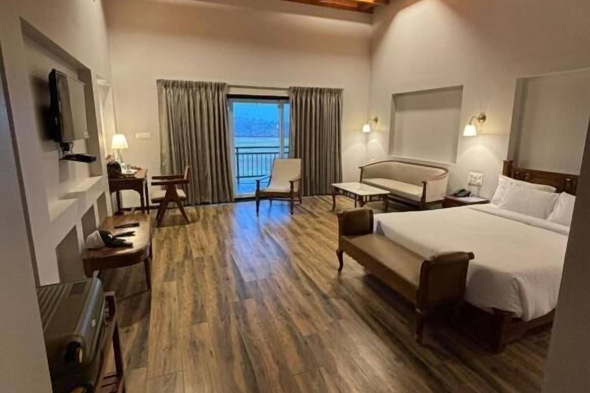 Single Room | In-room safe, blackout drapes, iron/ironing board, free WiFi