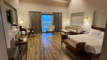 Caja de seguridad en la habitación y cortinas blackout