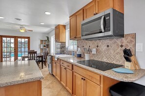 Apartamento, 3 quartos, vista para o jardim | Cozinha privada