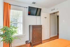 Interior - 2 Mi to Texas Medical Center: Houston Home (Houston)