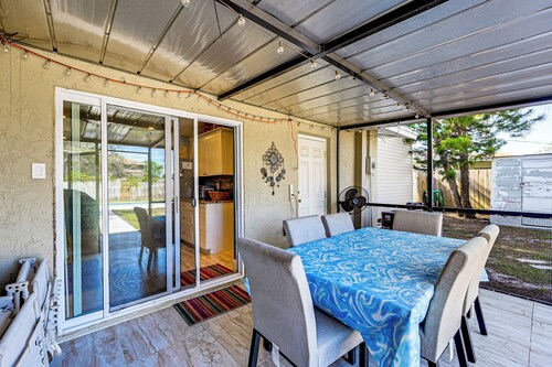 Pet Friendly! Sunny Getaway 3 Mi to Barefoot Beach