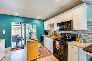 Interior - Pet Friendly! Sunny Getaway 3 Mi to Barefoot Beach (Bonita Springs)