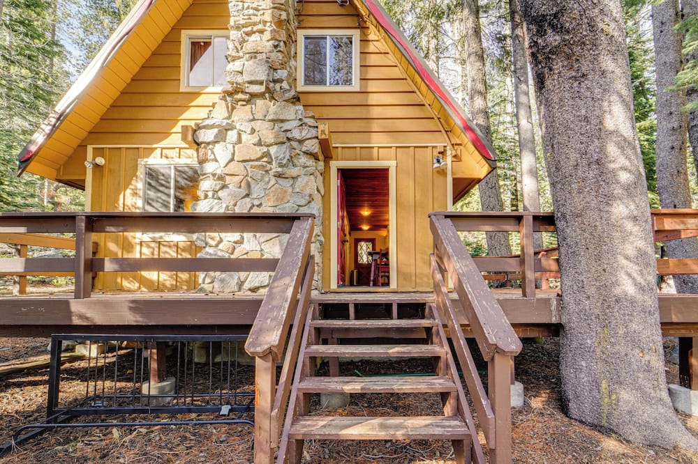 Near Slopes, Donner Lake & Trails! Woodsy Retreat - The Cedars, CA