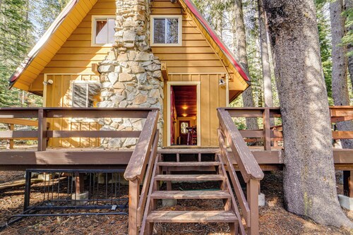 Near Slopes, Donner Lake & Trails! Woodsy Retreat
