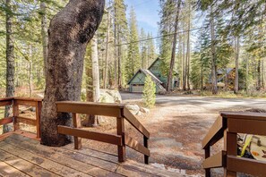 Interior - Near Slopes, Donner Lake & Trails! Woodsy Retreat (Truckee)