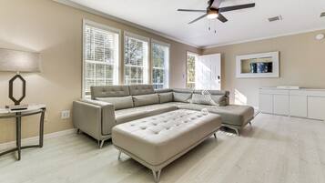 House (3 Bedrooms) | Interior