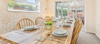 Lovely 5-Bedroom Retreat | Spacious Living • Huge Kitchen • Private Parking