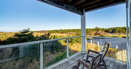 Beach Access & Community Perks! Westport Hideaway