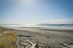 Apartment (2 Bedrooms) | Interior - Beach Access & Community Perks! Westport Hideaway (Westport)