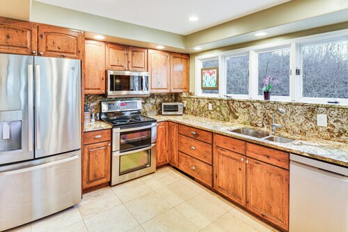 3 Mi to Vail Ski Resort! Mtn-view Haven w/ 2 Decks