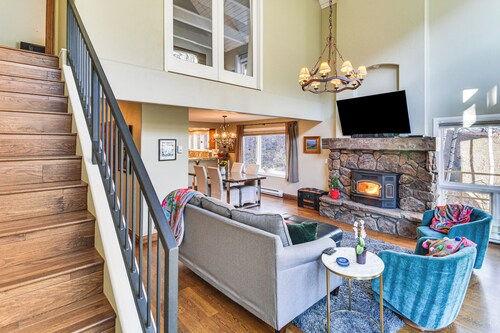 3 Mi to Vail Ski Resort! Mtn-view Haven w/ 2 Decks