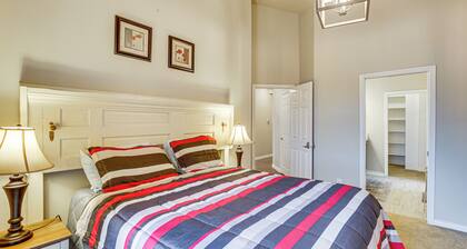 3 Mi to Dtwn Salem: Cozy Gem w/ Sunroom!