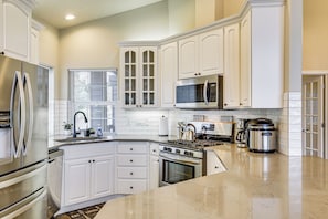House (2 Bedrooms) | Interior - 3 Mi to Dtwn Salem: Cozy Gem w/ Sunroom! (Salem)