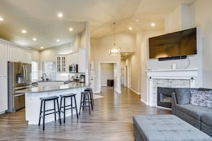 House (2 Bedrooms) | Interior - 3 Mi to Dtwn Salem: Cozy Gem w/ Sunroom! (Salem)