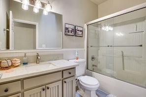 House (2 Bedrooms) | Interior - 3 Mi to Dtwn Salem: Cozy Gem w/ Sunroom! (Salem)