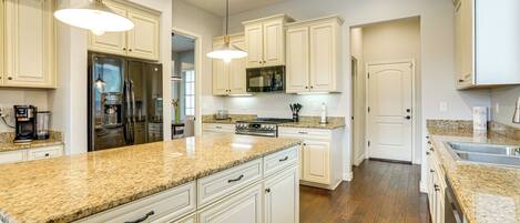 House (4 Bedrooms) | Interior