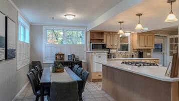 House (4 Bedrooms) | Bahagian dalam