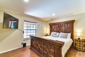 House (3 Bedrooms) | Interior - Game Room + Bar: Wooded Pine Mountain Lake Retreat (Groveland)