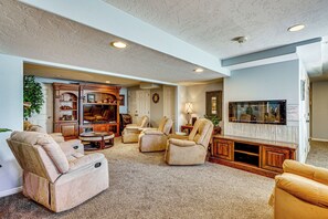 House (6 Bedrooms) | Interior