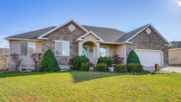 House (6 Bedrooms) | Interior