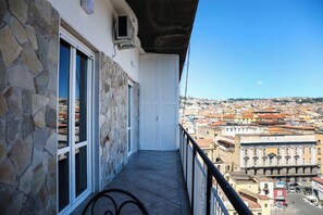 Front of property - Suite Ottieri 62 (Naples)