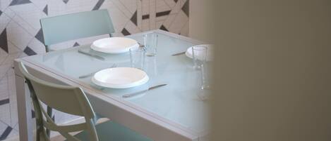 Huoneisto, kaupunkinäköala | Yksityinen keittiö | Uuni, liesi, keittoastiat/astiat/ruokailuvälineet