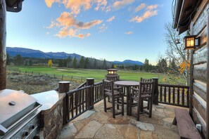 Outdoor dining - Luxury Home, Massive Views, Pool Table, Hot Tub, Nordic Skiing and Golf (Breckenridge)