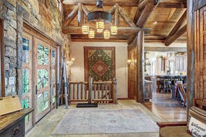 Interior - Luxury Home, Massive Views, Pool Table, Hot Tub, Nordic Skiing and Golf (Breckenridge)