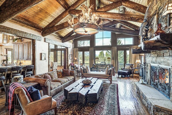 Smart-TV, Kamin, DVD-Player, Bücher