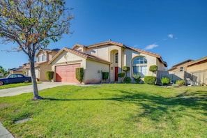 House (4 Bedrooms) | Interior - Family Home w/ Hot Tub! 2 Mi to Dtwn Riverside (Jurupa Valley)