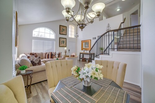 Family Home w/ Hot Tub! 2 Mi to Dtwn Riverside