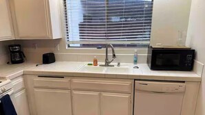 Unclassified image, 4 of 26, button - Home 8 Mi to Dtwn Riverside: Families Welcome! (Moreno Valley)