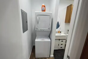 Apartment (0 Bedroom) | Interior - Work & Play! Studio Retreat 2 Mi to Dtwn Riverside (Riverside)