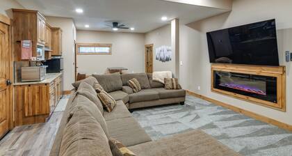Gateway to Yellowstone! Modern Island Park Cabin