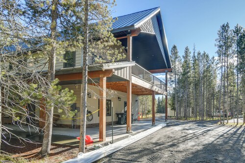 Gateway to Yellowstone! Modern Island Park Cabin