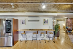 Apartment (2 Bedrooms) | Interior - Walk to Athens Riverfront Park! Modern-retro Apt (Athens)