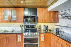 Interior - Walk to Athens Riverfront Park! Modern-retro Apt (Athens)