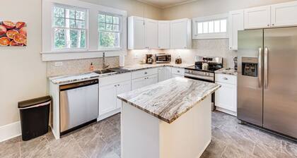 2 Blocks to Archbold Medical Center! Airy Retreat