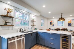 House (4 Bedrooms) | Interior