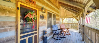 < 1 Mi to Linville Falls: Family Gem w/ Game Room!