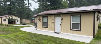 Merrillan Retreat: Fireplace & Snowmobile Trails