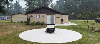 Merrillan Retreat: Fireplace & Snowmobile Trails