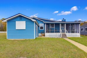 Interior - Lakefront Getaway w/ Dock & Views in Macon! (Macon)