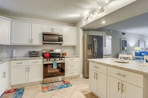 Apartment (2 Bedrooms) | Interior - Bayfront South Pasadena Condo w/ Resort Perks (St. Petersburg)